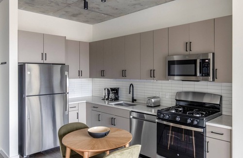 Killgubbin Apartment | Exceptional River North 1BR w/Pool, nr Riverwalk & L, by Blueground