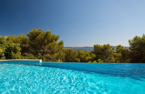 Hyeres Apartment | Exceptional sea view, 130m2, 3 bedrooms, large terrace of 30m2, swimming pool