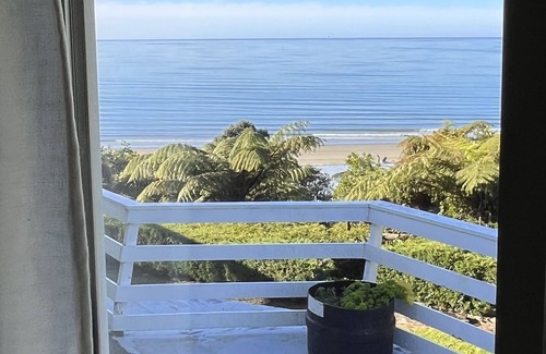 Patons Rock House | Exceptional Views in Patons Rock