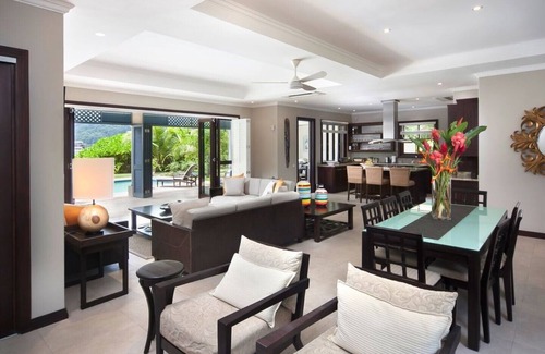 Mahe Island Villa | Exceptional villa facing the sea on the beach