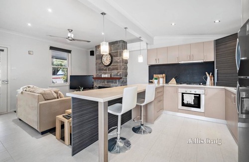 Ballarat East House | Exceptionally renovated miners cottage