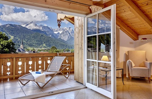 Garmisch-Partenkirchen Condo | Exclusive holiday apartment with a panoramic view