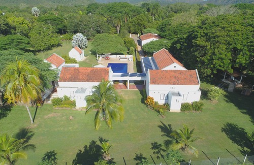 Melgar Villa | Exclusiva villa para 18 personas con piscina privada