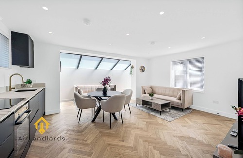 Chiswick Riverside Apartment | Exclusive 1 bedroom Flat near Chiswick Business Park!