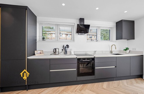 Chiswick Riverside Apartment | Exclusive 1 bedroom Flat near Chiswick Business Park!