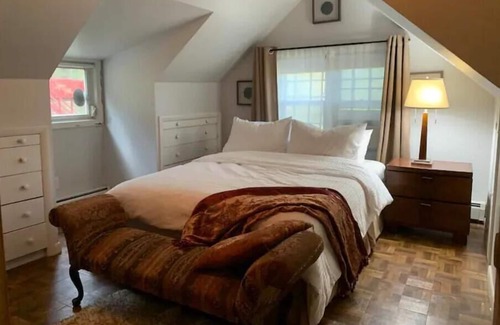 Cortlandt House | Exclusive 2 Bedroom House, Large Discreet Backyard