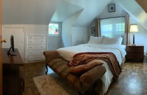 Cortlandt House | Exclusive 2 Bedroom House, Large Discreet Backyard