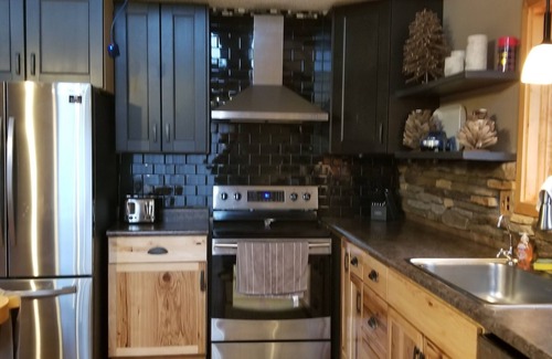 Dunbar House | Exclusive 4 Bedroom Home on 10 Acres, Hot Tub, Pond in Heart of Trail System