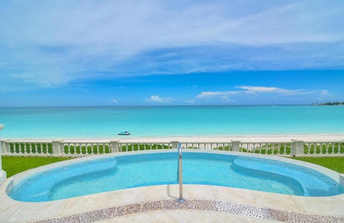 Old Fort Bay Villa | EXCLUSIVE BEACHFRONT MANSION 9 BR (VILLA C)