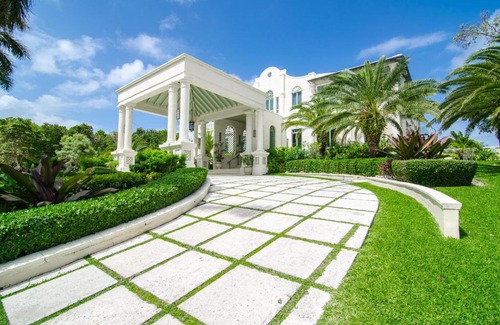 Old Fort Bay Villa | EXCLUSIVE BEACHFRONT MANSION 9 BR (VILLA C)