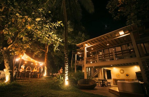 Danao City House | Exclusive Beachfront Villa w/Outdoor Tub & Kayaks