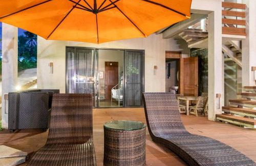 Danao City House | Exclusive Beachfront Villa w/Outdoor Tub & Kayaks