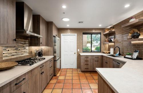 Pinnacle Peak Villa | Exclusive Boulders Retreat near Downtown Cave Creek hiking scenic views.