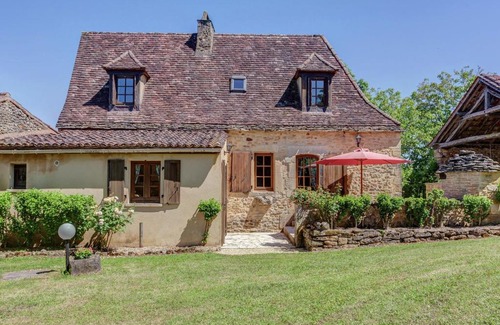 Sainte-Foy-de-Belves House | Exclusive Holiday Home in Sainte Foy de Belv s with Pool