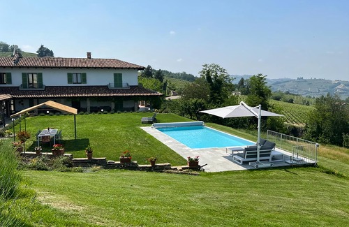 Santo Stefano Belbo Villa | Exclusive Villa Poggio Sul Belbo