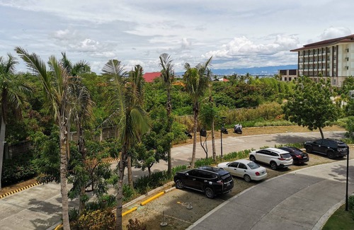 Punta Engano Condo | Exclusive Mactan Staycation with pool