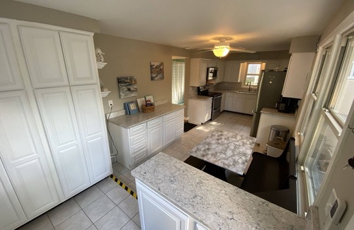 Pewaukee House | Exclusive Pewaukee Lake House ~ Includes Kayaks!