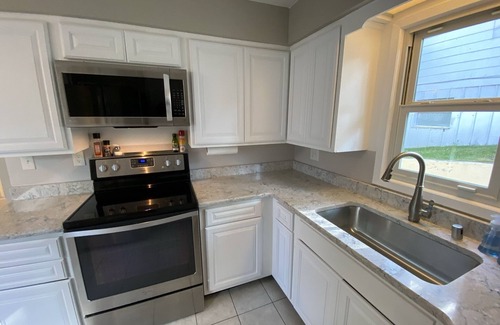 Pewaukee House | Exclusive Pewaukee Lake House ~ Includes Kayaks!