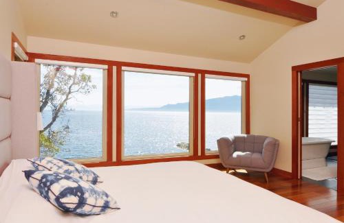 Sunshine Coast Villa | Exclusive Private Island - Pacific Ocean Paradise