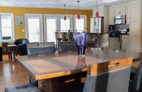 Montrose House | Exclusive Quiet Lake House Retreat Near Elk Mountain