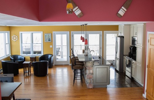 Montrose House | Exclusive Quiet Lake House Retreat Near Elk Mountain