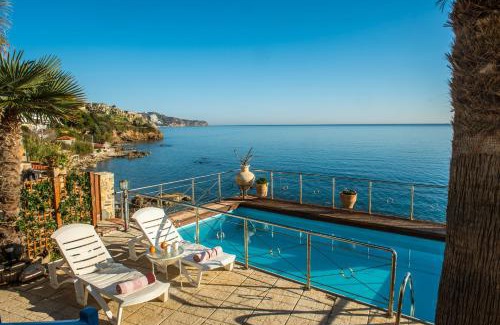 Linoperamata Apartment | Exclusive Seaside Retreat with Shared Pool & Private Beach Access