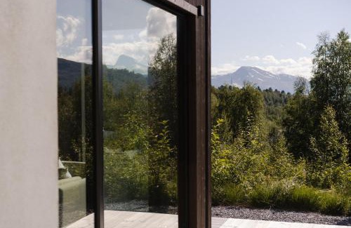 Møre og Romsdal Apartment | Exclusive Suite in the Sunnmøre Alps, Near Geiranger & Hjørundfjord