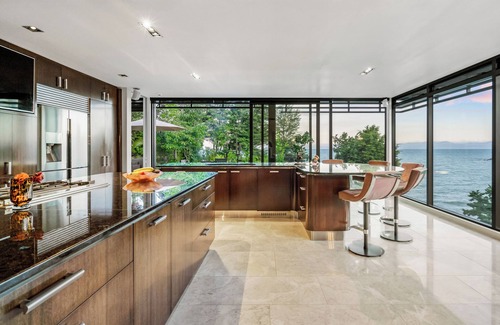 Ngaio Bay Villa | Exclusive Suite - Ocean Views & Beach