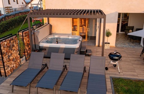 Brimingen House | Exclusive suite with whirlpool, sauna 1-2 persons - Ferienhaus Im Lachergarten