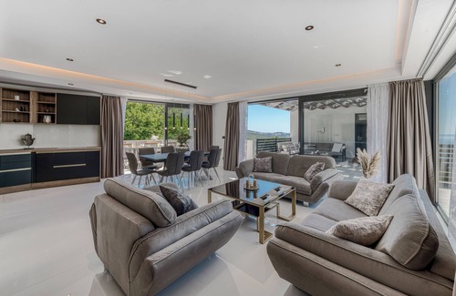 Plat Villa | Exclusive Villa Belenum with breakfast, gym, sauna, sea views