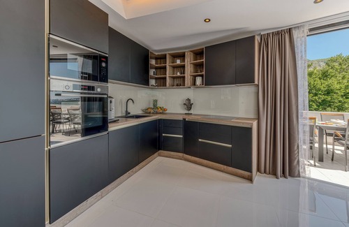Plat Villa | Exclusive Villa Belenum with breakfast, gym, sauna, sea views