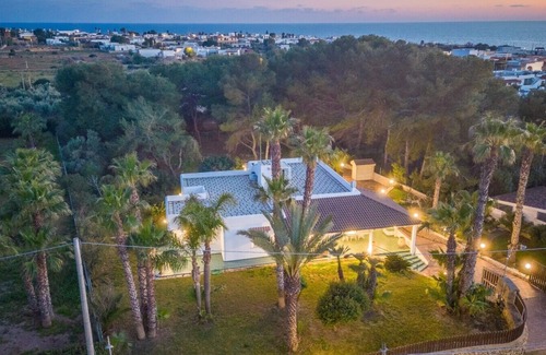 Capilungo Villa | Exclusive villa by the sea 4 bedrooms, 3 bathrooms 8 places