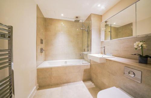 Warwick Apartment | Executive 1 Bed Apartment Central London Victoria Station FREE WIFI & COOLING SYSTEM by City Stay Aparts London
