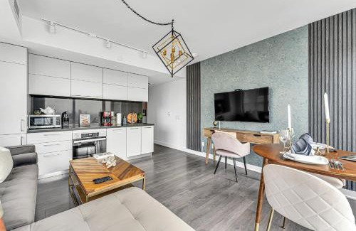 Bloor-Yorkville Apartment | Executive 1 Bedroom close to Four Seasons Yorkville!