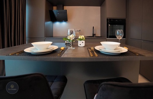 Sector 2 Apartment | Executive 1BR Duplex, Sleeps Up to 4, Near Promenada Mall, 75” TV & Fast Wi-Fi