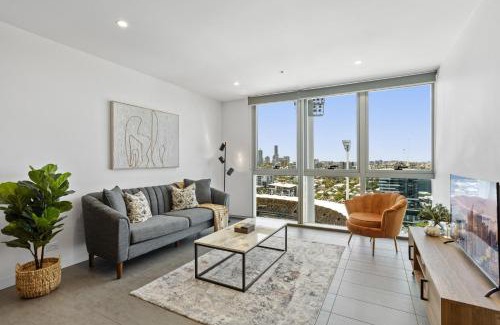 Woolloongabba Apartment | Executive 2-Bed with Stadium View, Great Amenities
