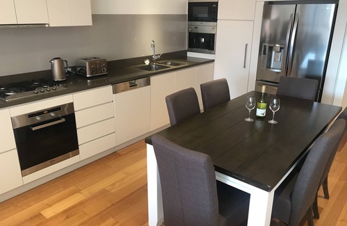 Wollongong Hotel | Executive 2 Bedroom Wollongong Apartment