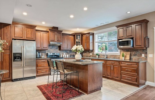 Bear Mountain Resort House | Executive 3 bedroom Home on Bear Mountain