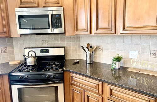 Montclair Apartment | Executive Apt, a short walk to NYC train. King Bed. Free Parking. Central AC.