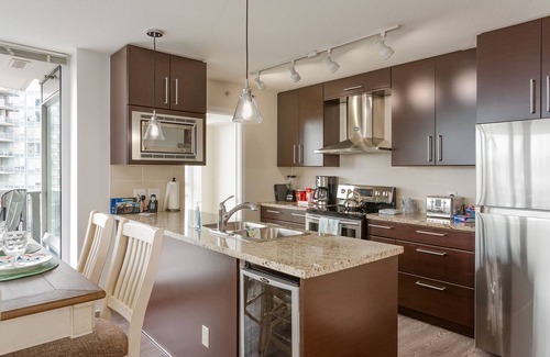 Crosstown Apartment | Executive Condo 3 beds 2 separate baths ac parking