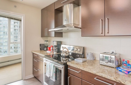Crosstown Apartment | Executive Condo 3 beds 2 separate baths ac parking