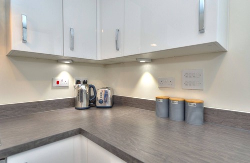 Milton Keynes Apartment | Executive Fairfields Apartment by Pay As U Stay