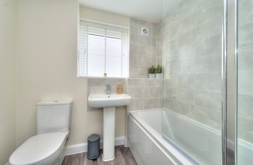 Milton Keynes Apartment | Executive Fairfields Apartment by Pay As U Stay