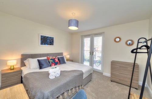 Milton Keynes Apartment | Executive Fairfields Apartment by Pay As U Stay