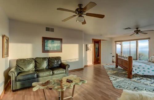 Mesilla Park Villa | Executive Home in Soledad Canyon with amazing views