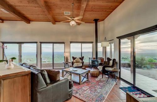 Mesilla Park Villa | Executive Home in Soledad Canyon with amazing views