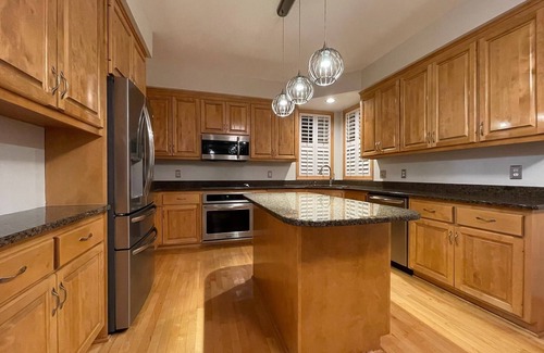 Eagan House | Executive home nearby Twin Cities, MOA, MSP airport, etc.
