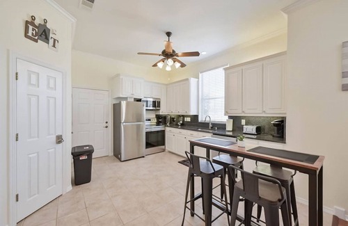 Cedar Hill Apartment | ★Executive Lakeside Estate★Front-Attached Apt Only