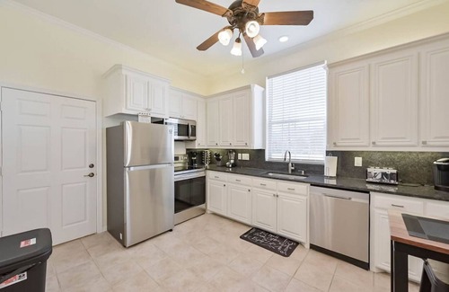 Cedar Hill Apartment | ★Executive Lakeside Estate★Front-Attached Apt Only