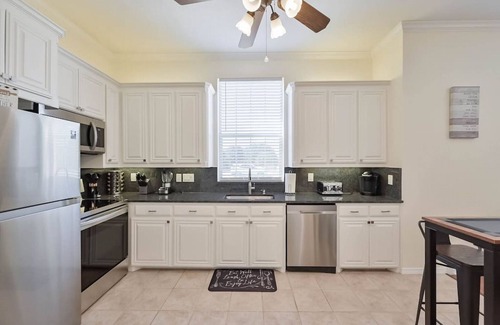Cedar Hill Apartment | ★Executive Lakeside Estate★Front-Attached Apt Only